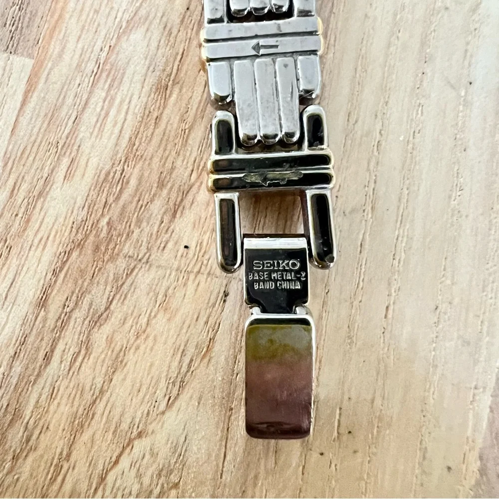 Seiko ladies two-tone dress bracelet watch NEW BATTERY